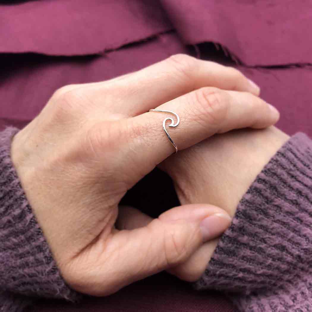 Sterling Silver Wave Ring: Sterling Silver / 8