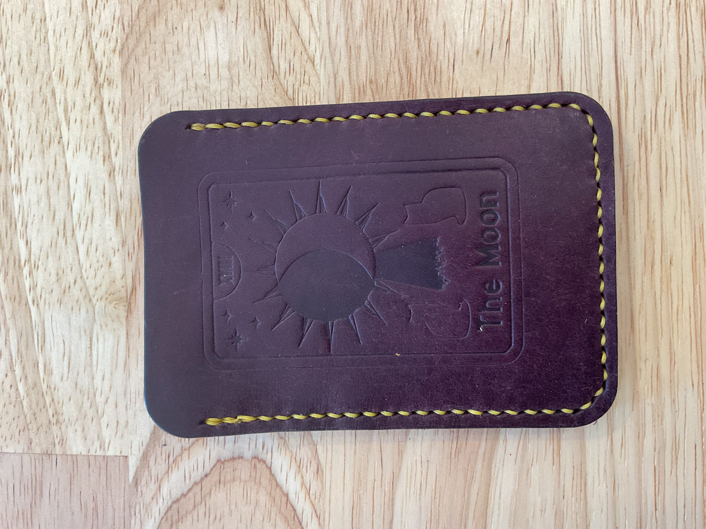 Leather card wallet with design