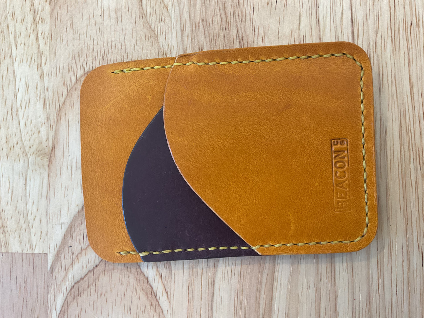 Leather card wallet with design