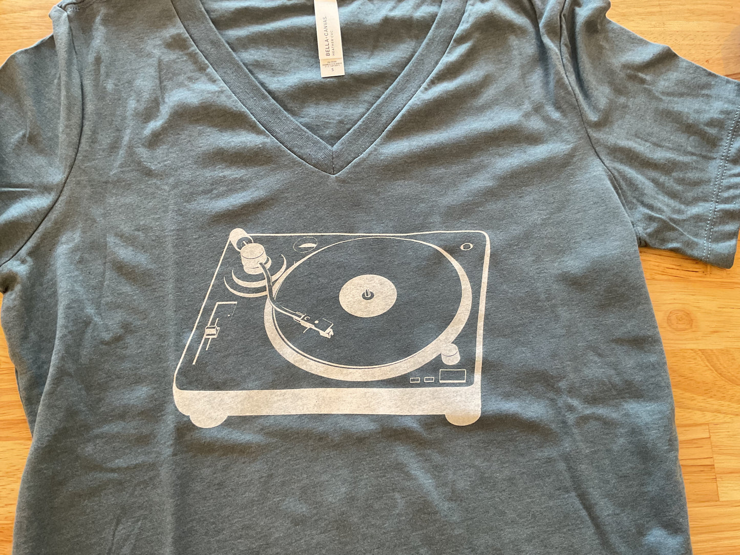 Turntable shirt v neck