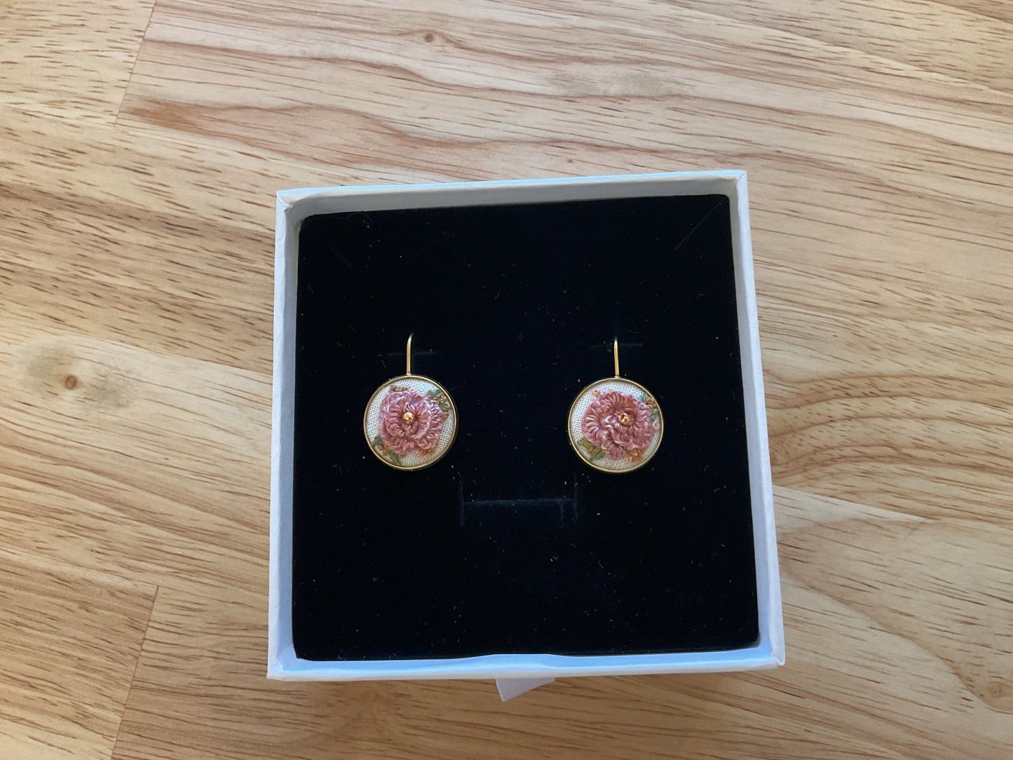 Blom floral studs