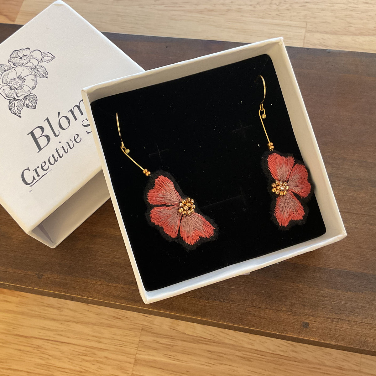 Pendant Embroidered Half-Blooms
