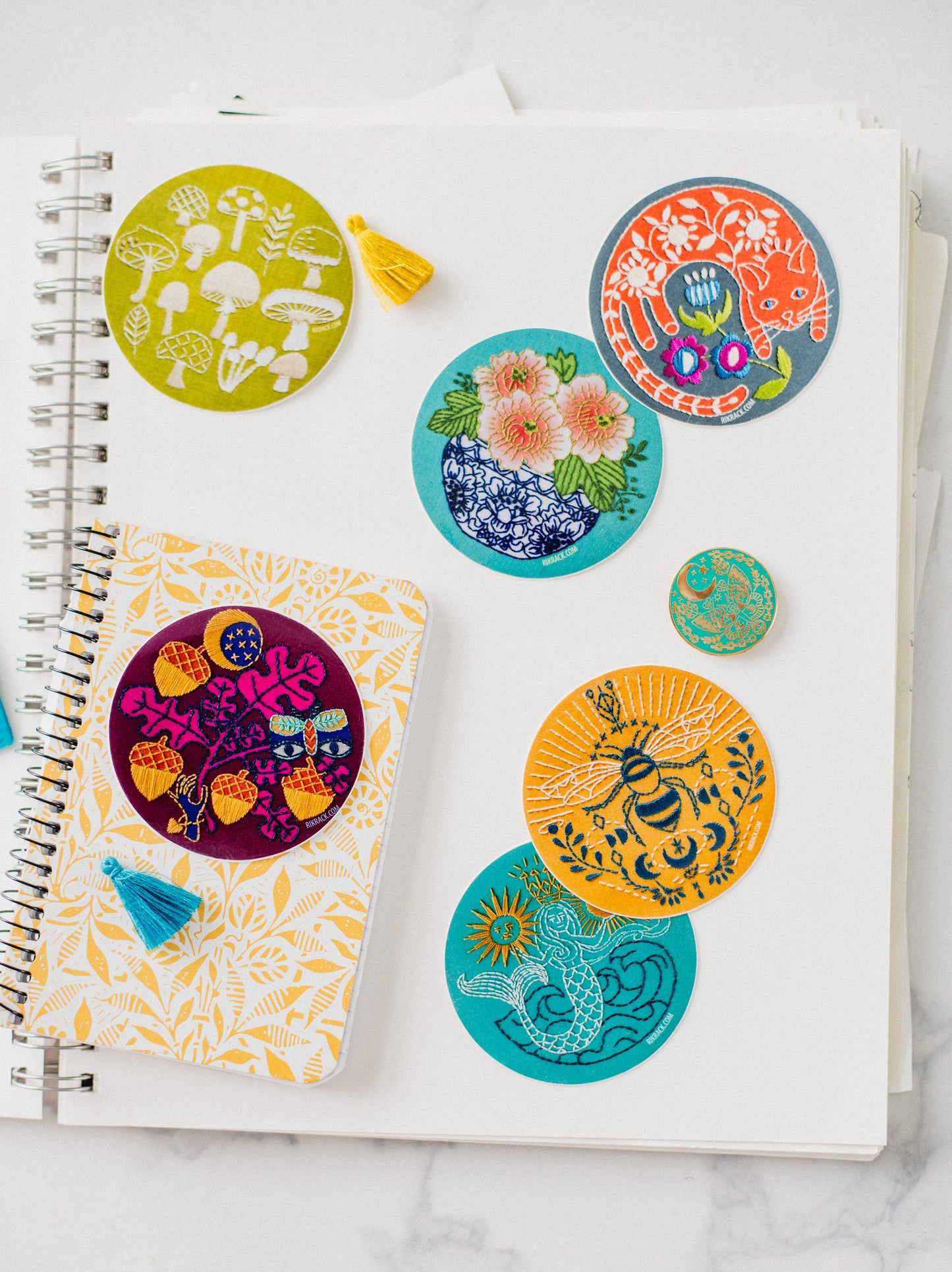 Garden Cat 3" vinyl circle sticker