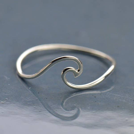 Sterling Silver Wave Ring: Sterling Silver / 8