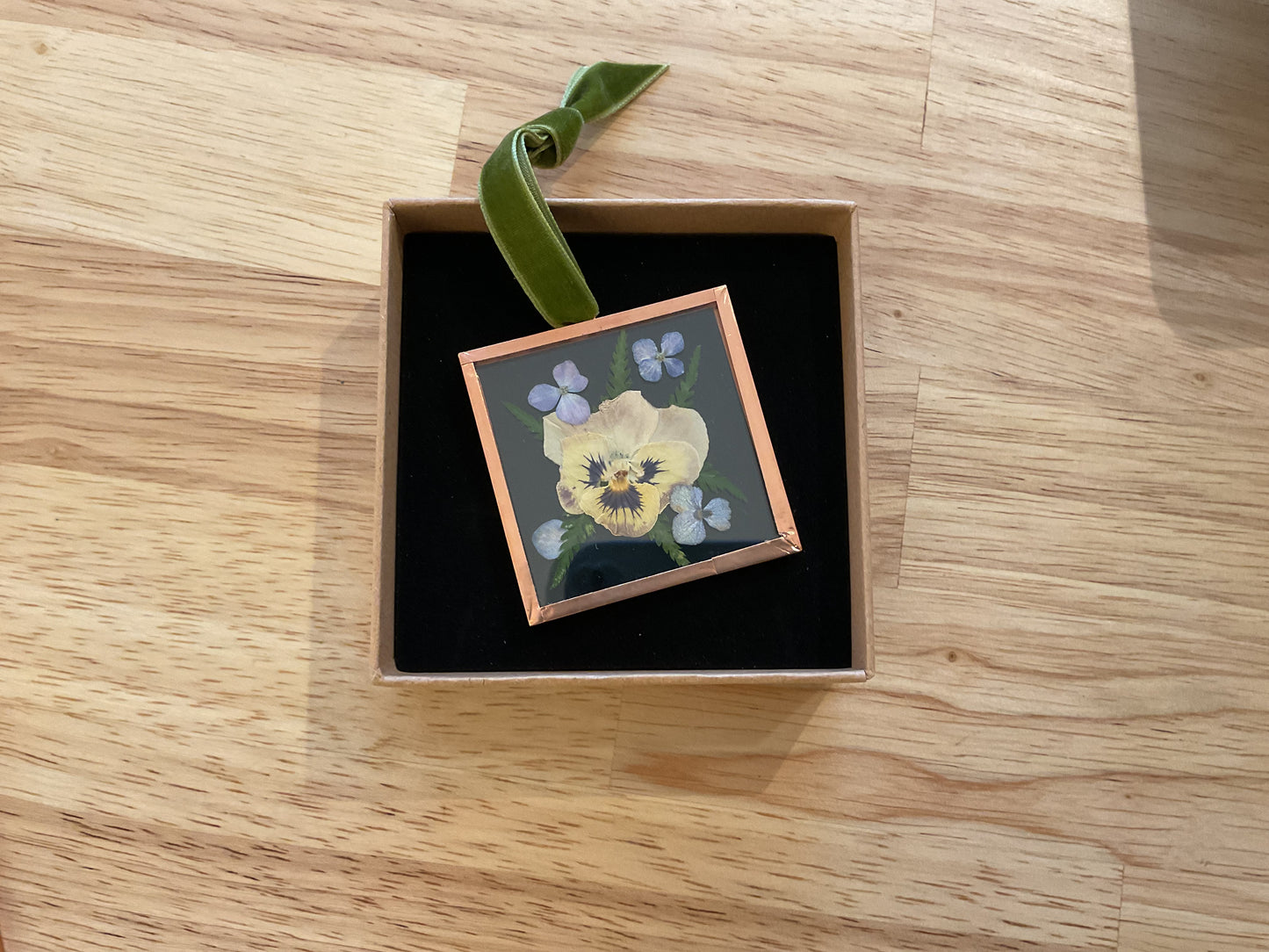 Square glass pressed flower ornament