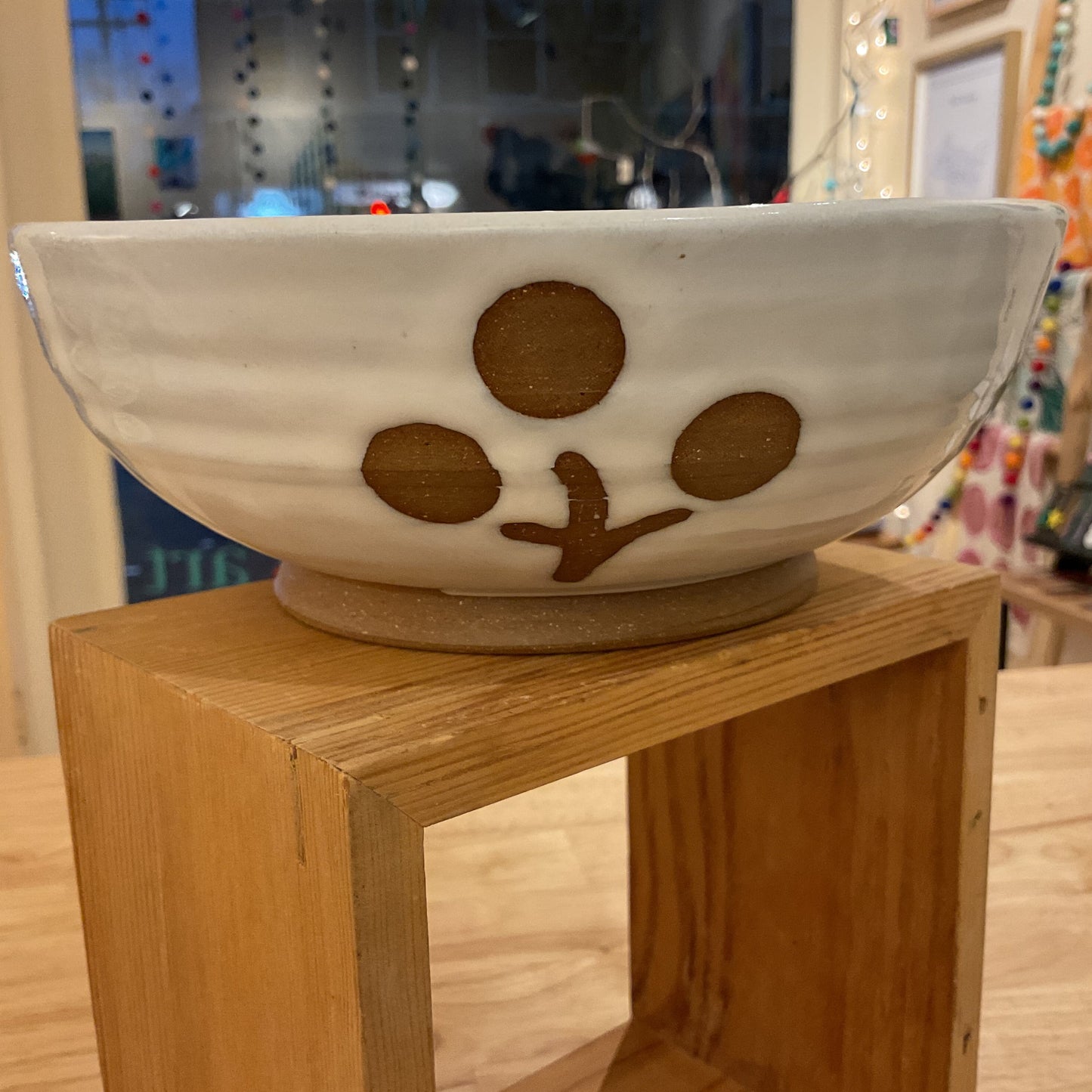 Juggling moons bowl